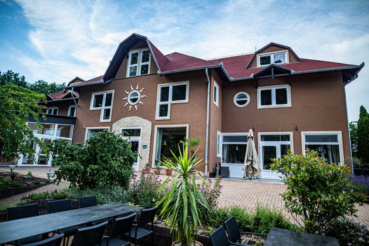 Bonne Chance Restaurant And Hotel Bázakerettye 외부 사진